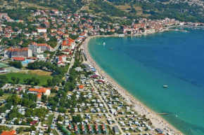 CIN01083 Baska Beach Camping Resort, Baska-Mobilehome, Type Comfort, ca 24 qm,